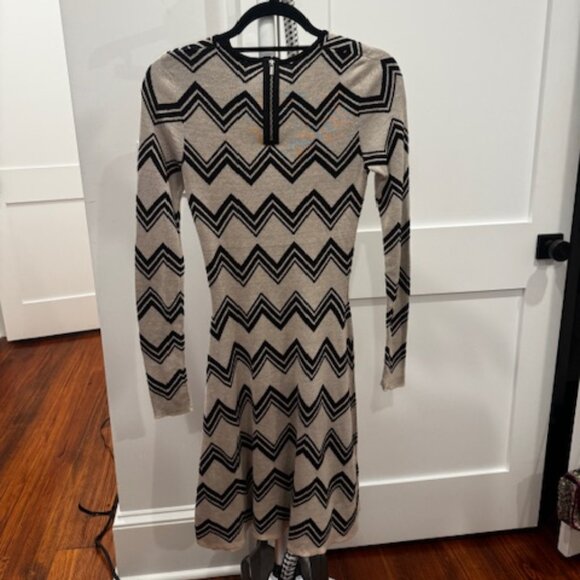 BCBG MaxAzria Keeley Black/Beige Zigzag Silk Blend Sweater Dress, Size S - Picture 4 of 6